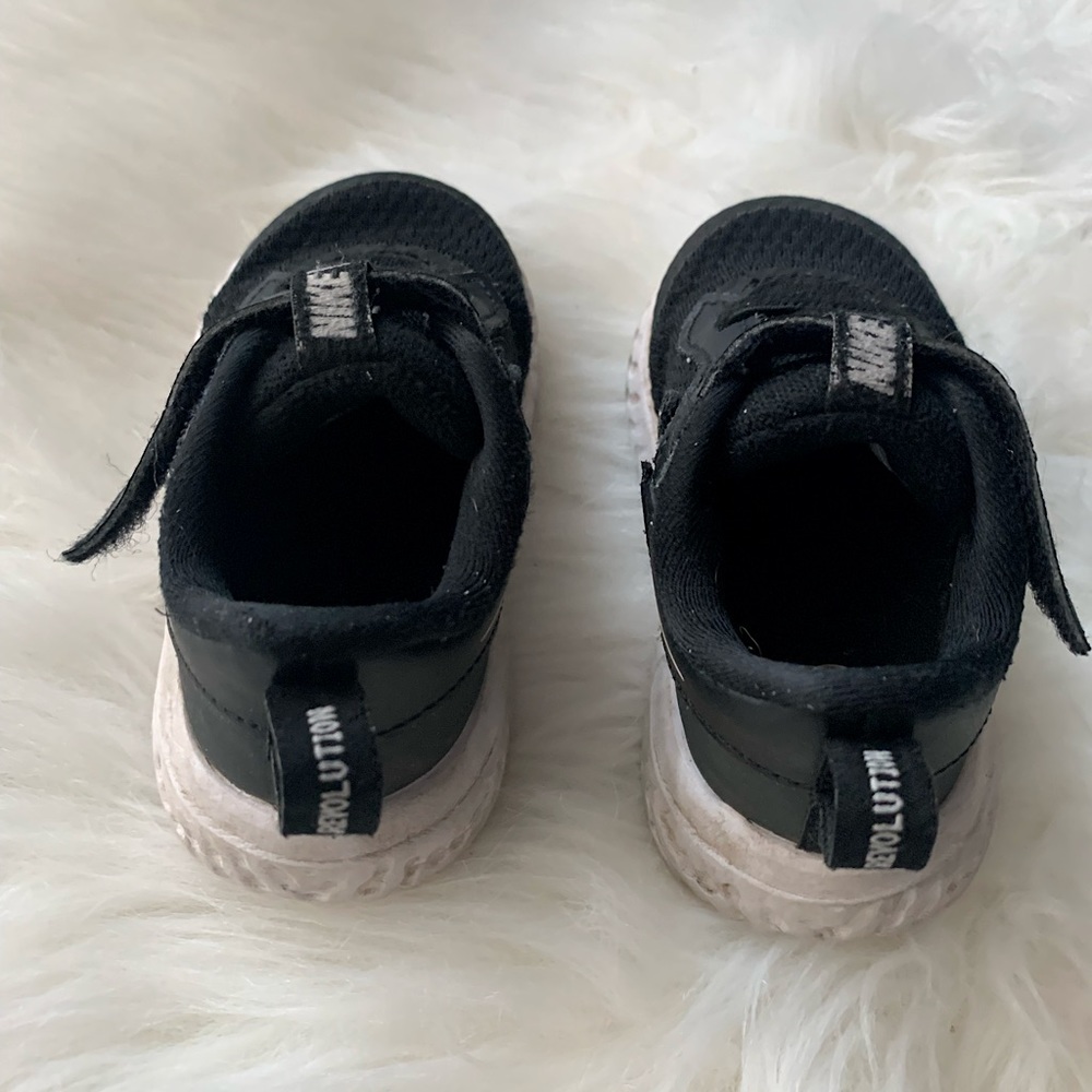 Nike Revolution Toddler Sneakers - Picture 3 of 5